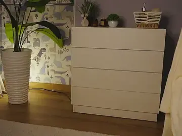 LynHillaire  live sex cam