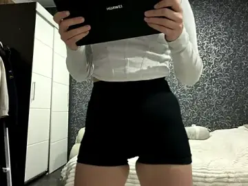 Cuteshowy  live sex cam