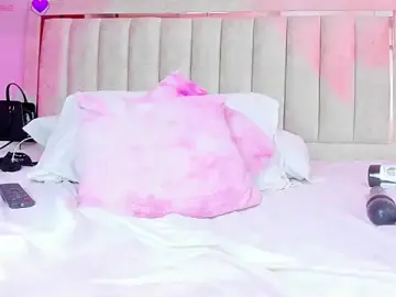 AlaiaMoretti_  live sex cam