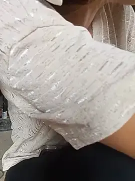 GiniEi  live sex cam