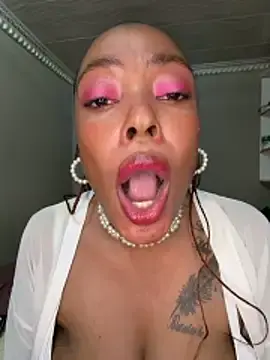 Katamia25  live sex cam