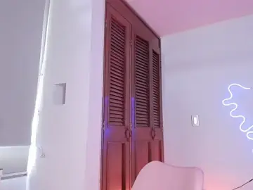 Londonttipton  live sex cam