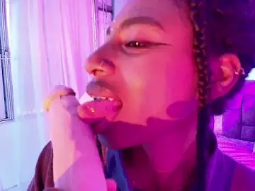 Queen_perla_  live sex cam