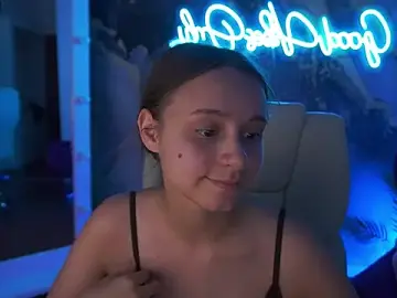TinyNatalie  live sex cam