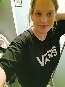 CharleeTate  live sex cam