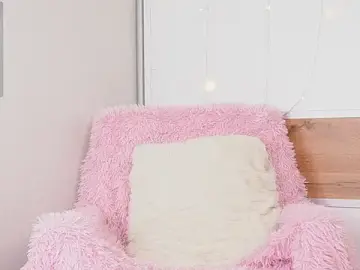 CherlyGuss  live sex cam