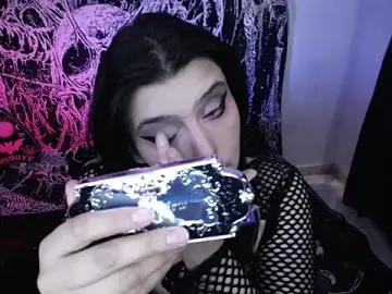 Mikaskullcs  live sex cam