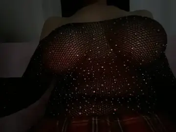 Yapraksuu  live sex cam