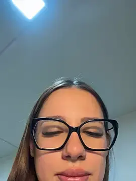 AlesiaRuso  live sex cam