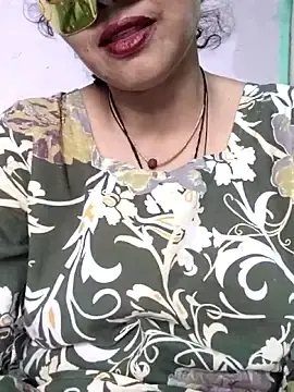 Piya-Naughty  live sex cam