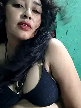 Piya-Naughty  live sex cam