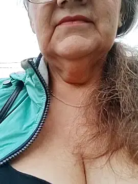 Snezhana  live sex cam