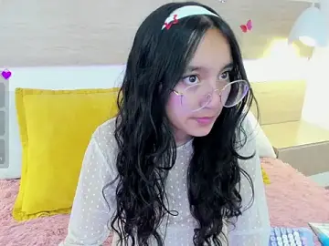 Emilyblussh  live sex cam