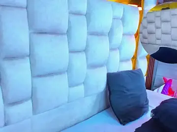 Bigass_monic  live sex cam