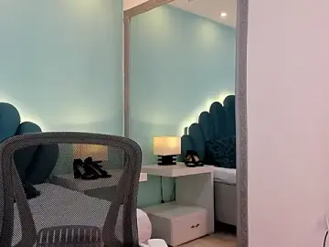 Sharlott18  live sex cam