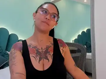 Sharlott18  live sex cam