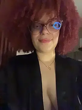 Leyah__  live sex cam