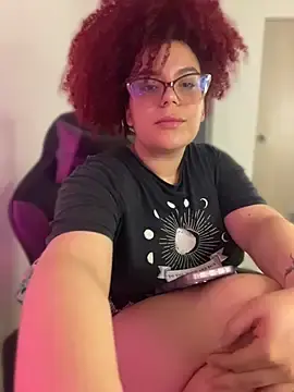 Leyah__  live sex cam
