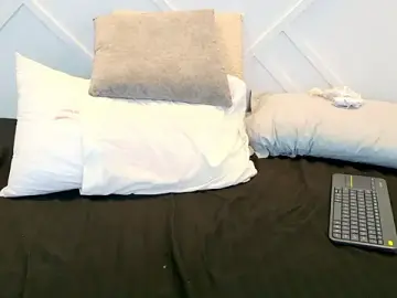 Emi_bloom  live sex cam