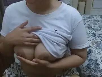 Lovelywife786  live sex cam