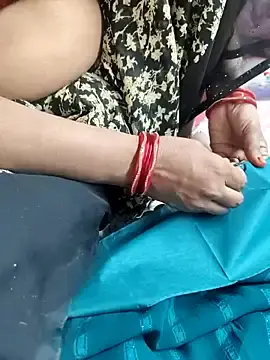 POOJACOUPLE  live sex cam