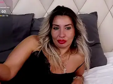 GinaBear  live sex cam