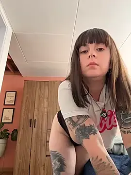 MidnightHearts  live sex cam