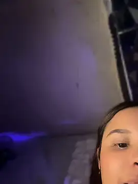 SaskiaDeluxe  live sex cam