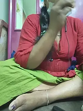Tamil-kamakanni  live sex cam