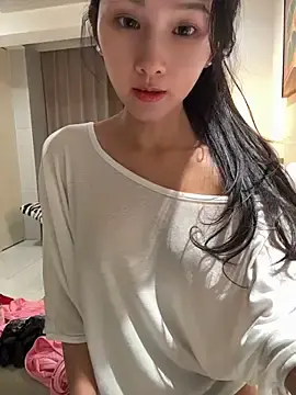 Crystal_33  live sex cam