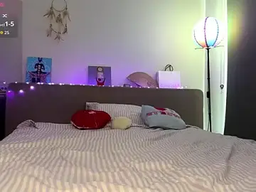 EllisQuinn  live sex cam