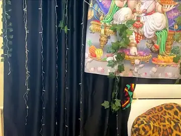 LoraPyana  live sex cam