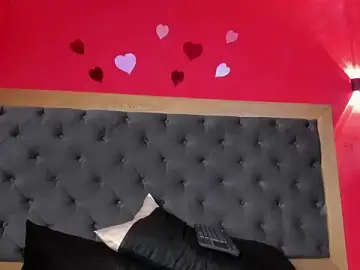 YayaHilton  live sex cam