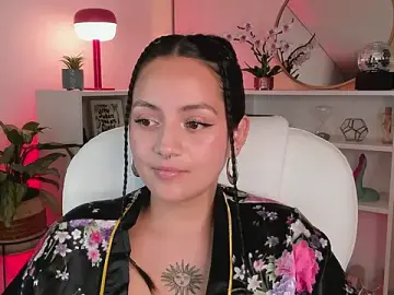 Nahiapaws  live sex cam