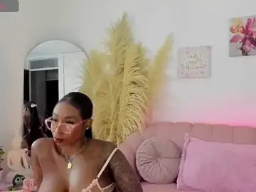 Bruneettklaryss  live sex cam
