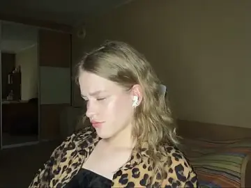 CarmonSuentenfuss  live sex cam