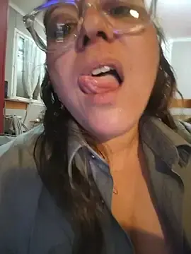 Mignonne33  live sex cam