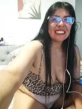 Aisha_latina  live sex cam