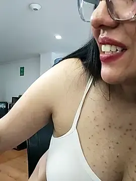 Aisha_latina  live sex cam