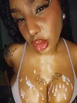 Queen_Amara  live sex cam