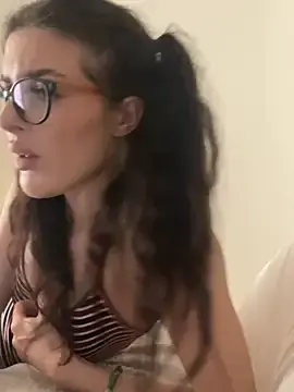 Little_belucci  live sex cam