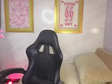 Paulette_v  live sex cam