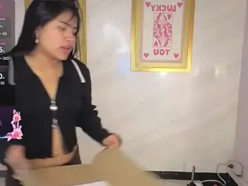 Paulette_v  live sex cam