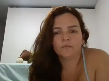Squirtlatinx  live sex cam