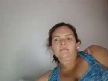 Squirtlatinx  live sex cam