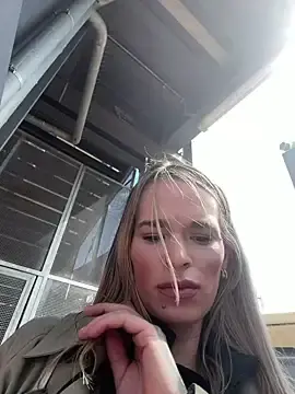 Vinique99  live sex cam