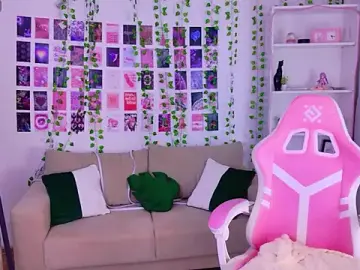 JulieHiL  live sex cam