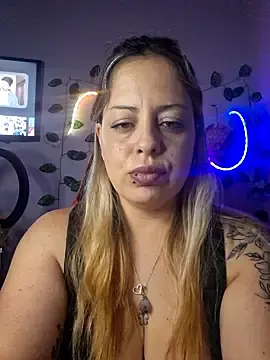 Noebigstits  live sex cam