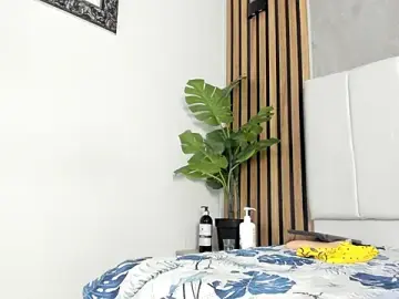 Amelie_12  live sex cam