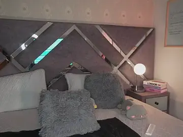 Naomi-Gray  live sex cam